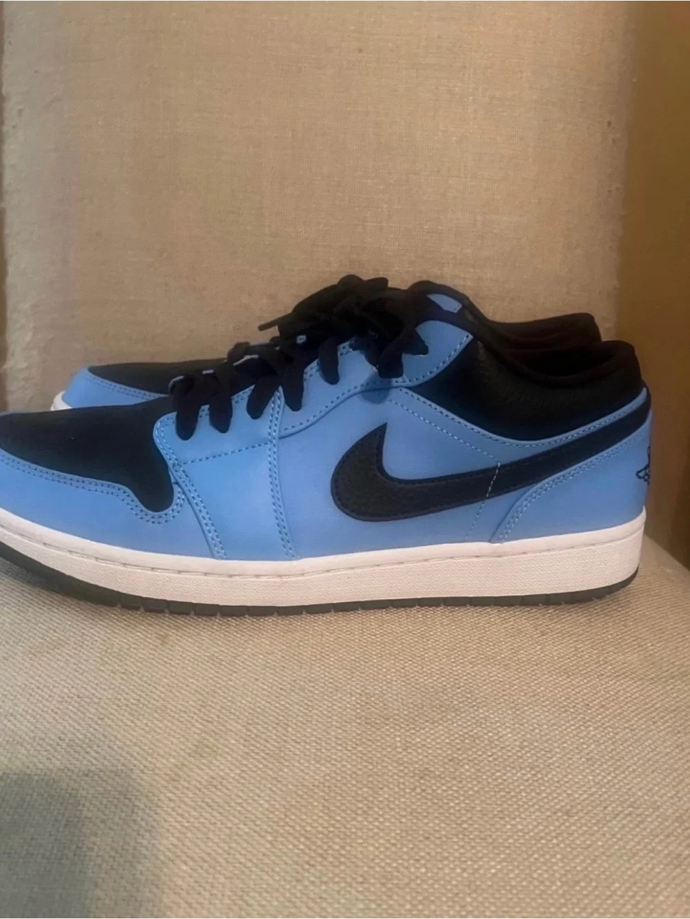 Men's Light Blue and Black Low-Top Sneakers